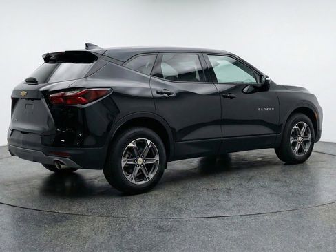 Used 2025 Chevrolet Blazer LT FWD image 9