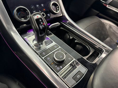 Used 2019 Land Rover Range Rover Sport SVR image 64