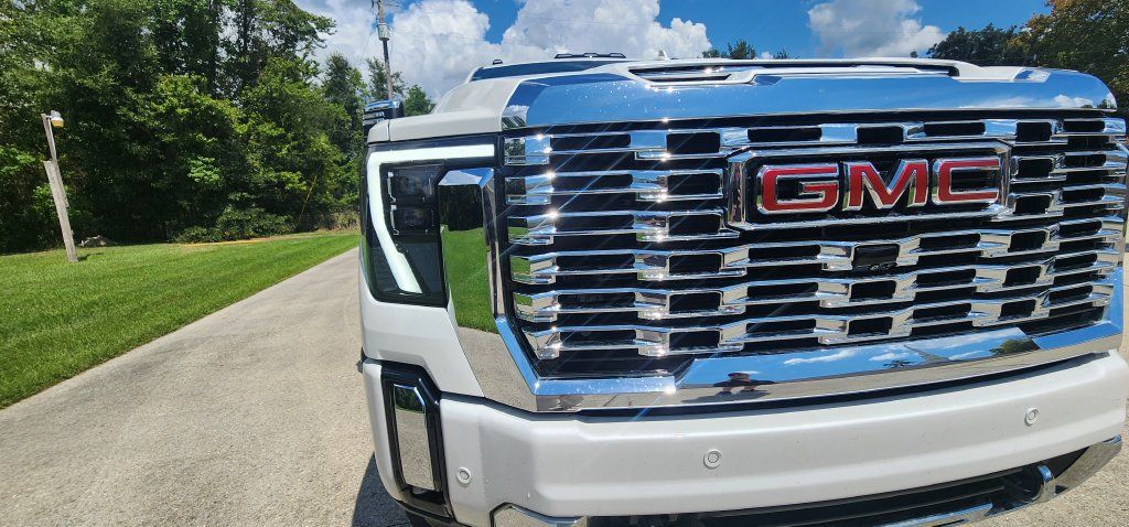 Used 2025 GMC Sierra 3500 Denali w/ Denali Reserve Package AWD/4WD image 19