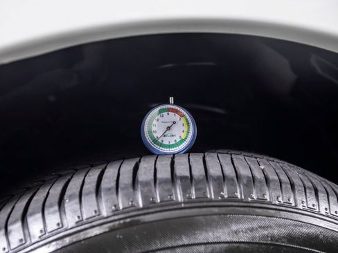 Used 2017 Toyota RAV4 Platinum image 44