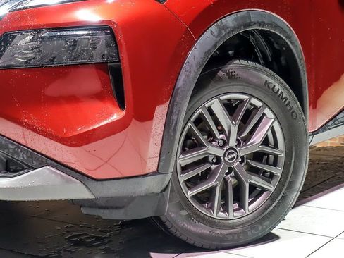 Used 2023 Nissan Rogue S image 5