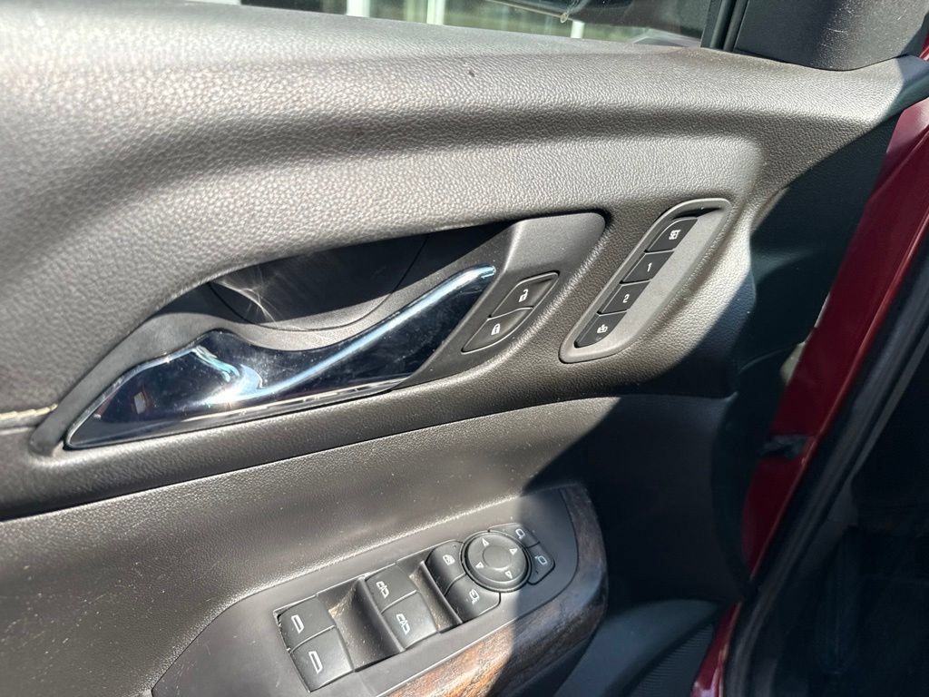 Used 2020 GMC Acadia Denali w/ Technology Package FWD image 25
