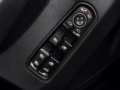 Used 2015 Porsche Panamera image 35