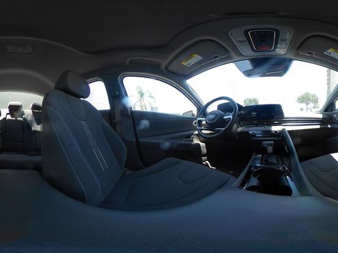 Used 2025 Hyundai Elantra SEL FWD image 44