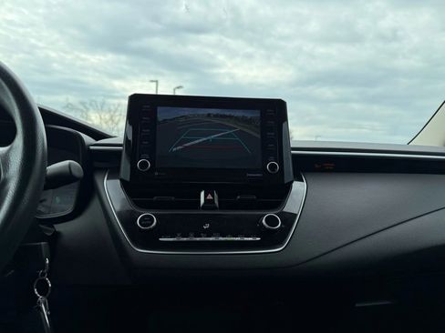 Used 2022 Toyota Corolla LE image 11