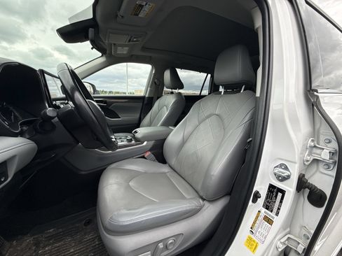 Used 2022 Toyota Highlander Platinum AWD/4WD image 13