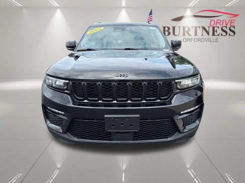 Used 2023 Jeep Grand Cherokee Limited w/ Black Appearance Package AWD/4WD image 3