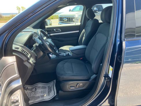 Used 2017 Ford Explorer XLT AWD/4WD image 13