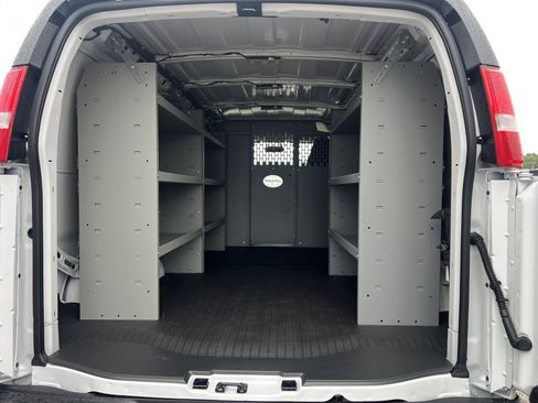 New 2025 Chevrolet Express 3500 w/ Driver Convenience Package image 10