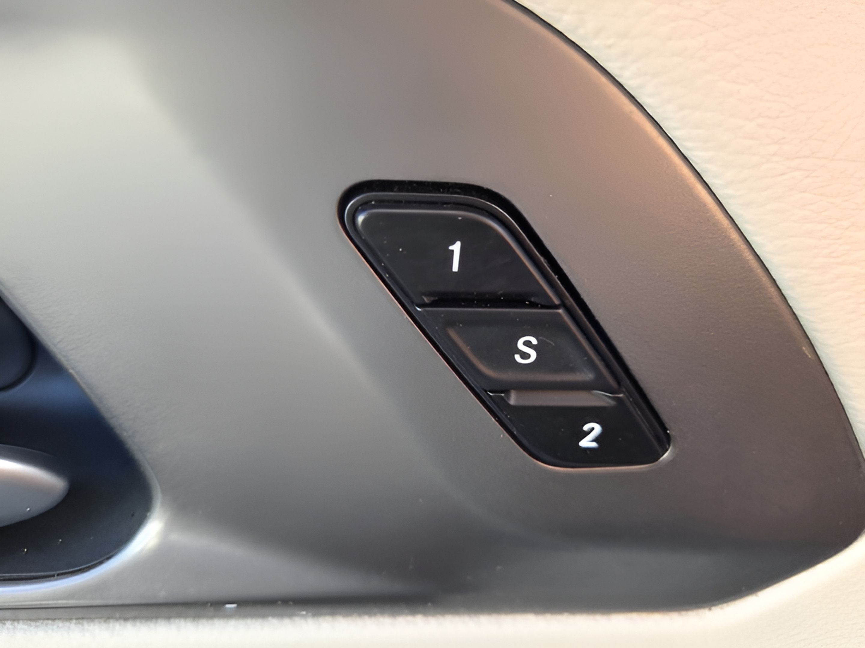 Used 2024 Chrysler Pacifica Touring-L FWD image 32