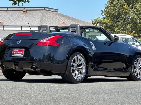 Used 2014 Nissan 370Z Roadster RWD image 9