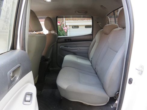 Used 2012 Toyota Tacoma 4x4 Double Cab image 17
