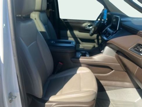 Used 2021 Chevrolet Suburban Z71 w/ Luxury Package image 31