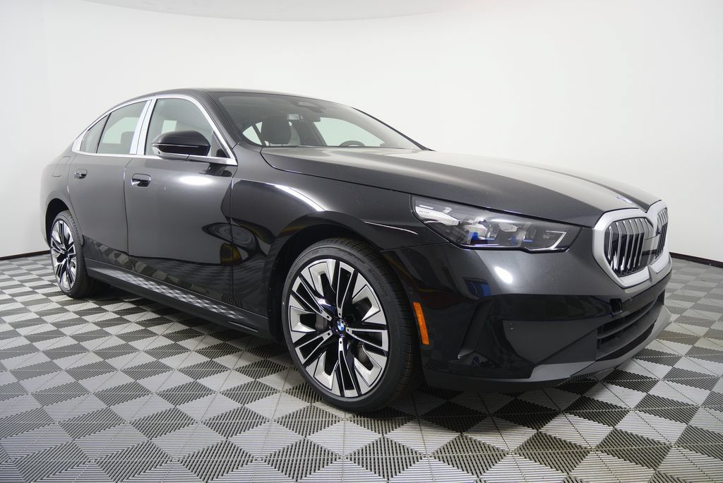 Used 2026 BMW i5 eDrive40 w/ Premium Package RWD image 7