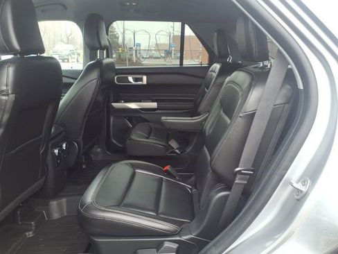 Used 2023 Ford Explorer XLT w/ Equipment Group 202A image 9