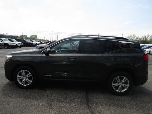 Used 2020 GMC Terrain SLE w/ Driver Convenience Package FWD image 4
