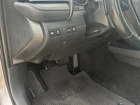 Used 2018 Toyota Camry SE w/ Moonroof Package FWD image 14