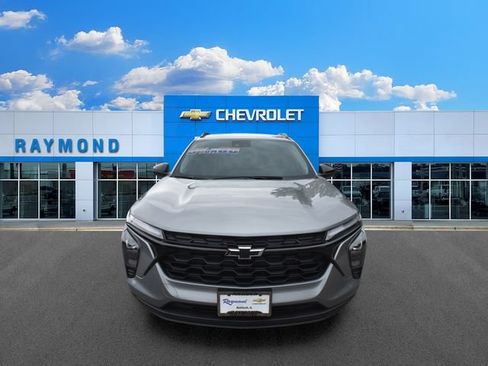 New 2026 Chevrolet Trax LT w/ Sunroof Package FWD image 9
