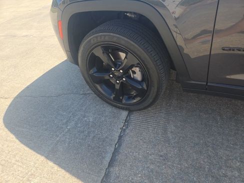 Used 2025 Jeep Grand Cherokee L Altitude image 17