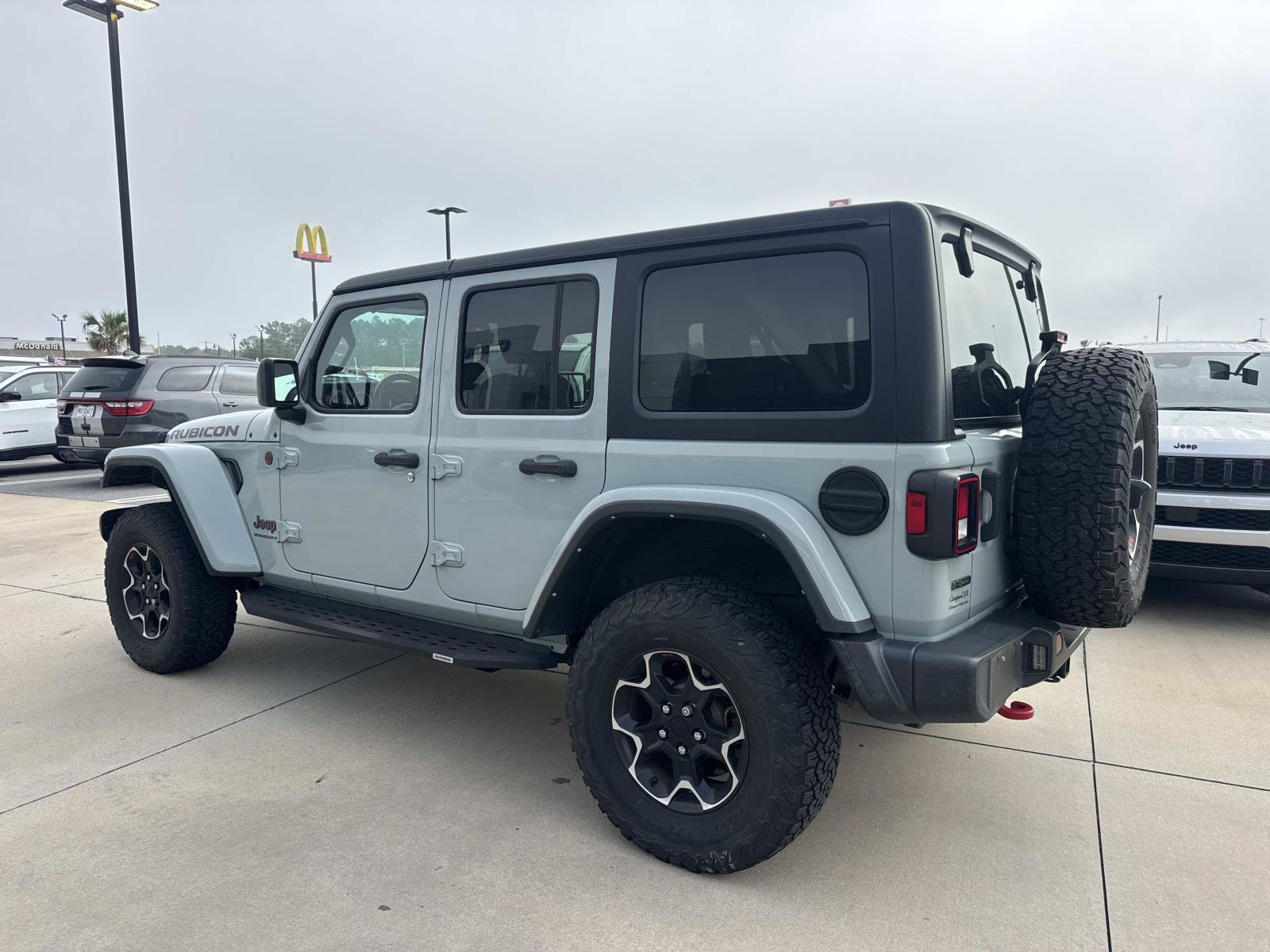 Used 2023 Jeep Wrangler Unlimited Rubicon w/ Cold Weather Group AWD/4WD image 5