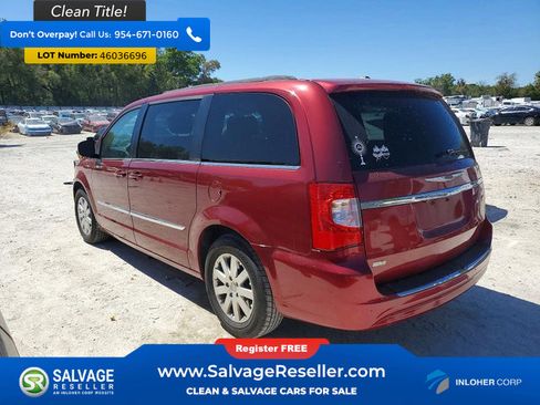 Used 2015 Chrysler Town & Country Touring image 3