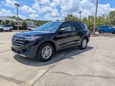 New 2026 Ford Explorer Active RWD image 8