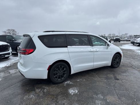 Used 2021 Chrysler Pacifica Touring w/ S Appearance Package image 6