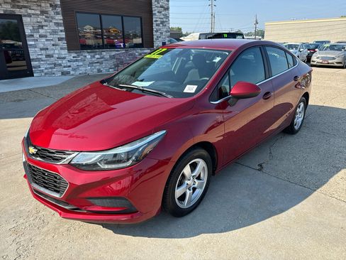 Used 2017 Chevrolet Cruze LT w/ Convenience Package image 8