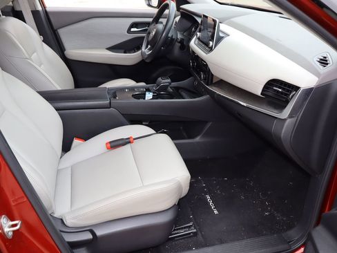 Used 2021 Nissan Rogue SV FWD image 16