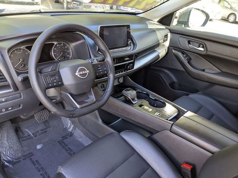 Used 2025 Nissan Rogue SV w/ SV Premium Package FWD image 14