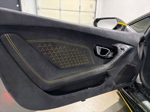 Used 2018 Lamborghini Huracan AWD/4WD image 22