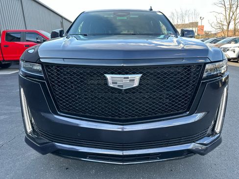 Used 2023 Cadillac Escalade Sport w/ LPO, ONYX Package image 9