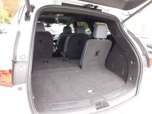 Used 2024 Buick Enclave Premium image 7