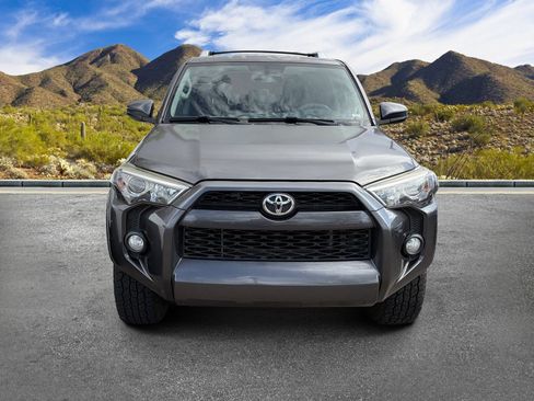 Used 2018 Toyota 4Runner SR5 AWD/4WD image 4