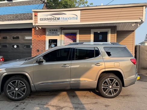 Used 2019 GMC Acadia Denali w/ Technology Package FWD image 2