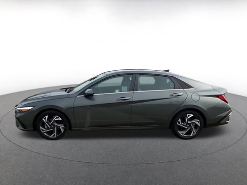 Used 2025 Hyundai Elantra Limited image 9