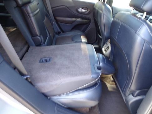 Used 2015 Jeep Cherokee 4WD Limited w/ Luxury Group image 38