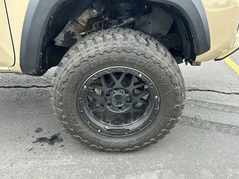 Used 2019 Toyota Tacoma TRD Off-Road image 33