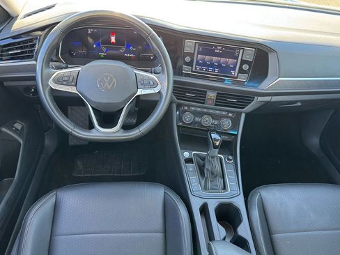Used 2024 Volkswagen Jetta SE image 15