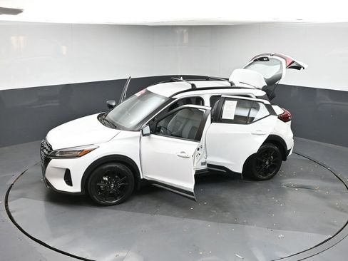 Used 2021 Nissan Kicks SR w/ SR Premium Package image 43