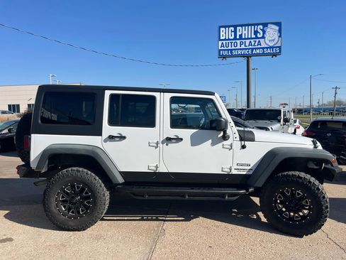 Used 2012 Jeep Wrangler Unlimited Sport image 7
