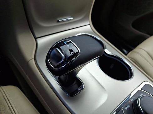 Used 2014 Jeep Grand Cherokee Limited AWD/4WD image 14