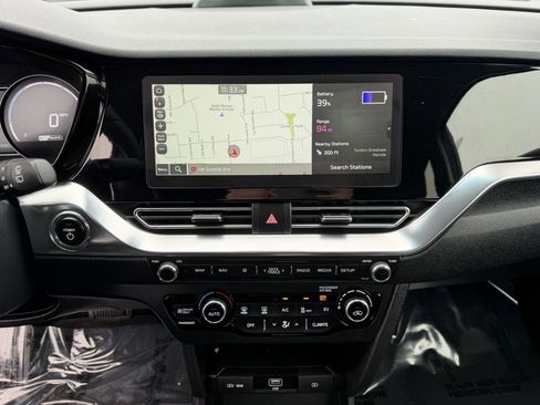 Used 2022 Kia Niro EX w/ Cold Weather Package image 23