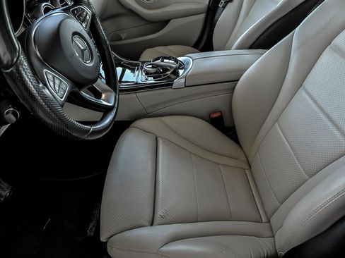 Used 2018 Mercedes-Benz C 300 4MATIC Sedan image 11