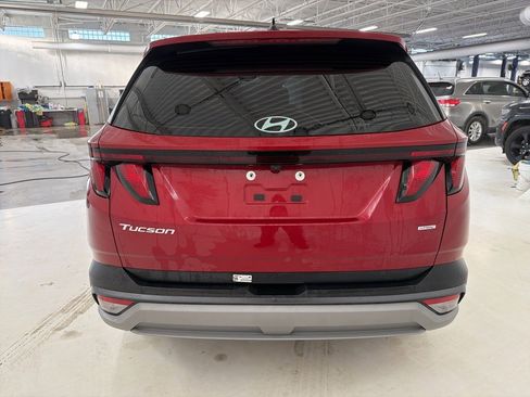Certified 2025 Hyundai Tucson SE image 8