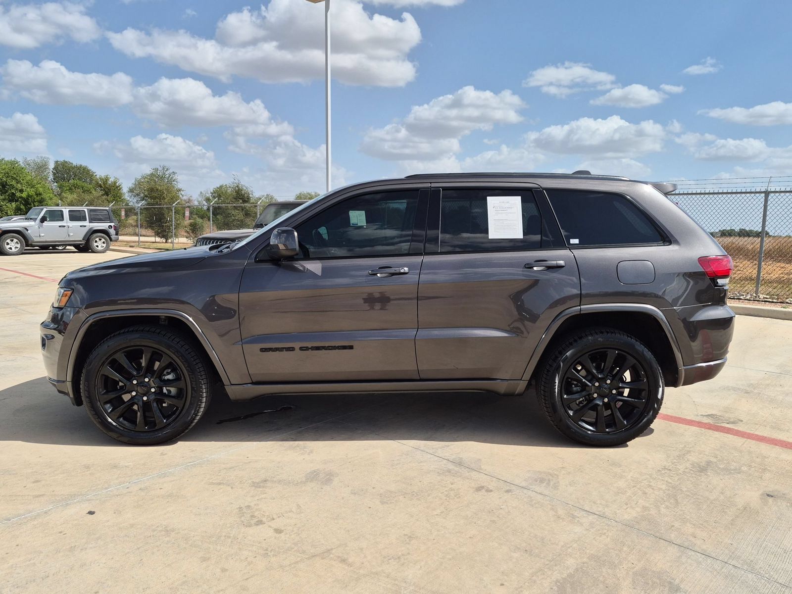 Used 2021 Jeep Grand Cherokee Laredo X AWD/4WD image 6