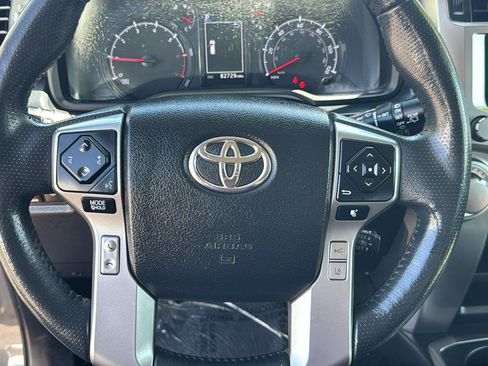 Used 2022 Toyota 4Runner SR5 AWD/4WD image 17