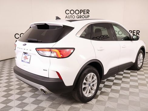 Used 2022 Ford Escape SE image 19