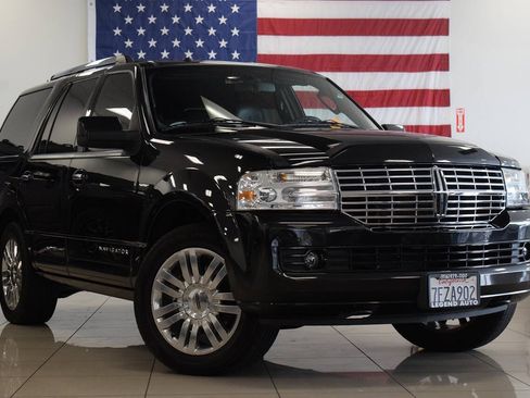 Used 2014 Lincoln Navigator 2WD image 1