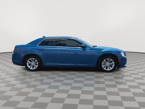 Used 2023 Chrysler 300 Touring w/ Safetytec Plus Group RWD image 9